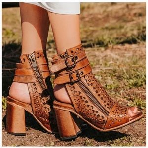 LIKE NEW Teresa Tan 8 Freebird Sandals-comes with orig box & stuffers! 🌞